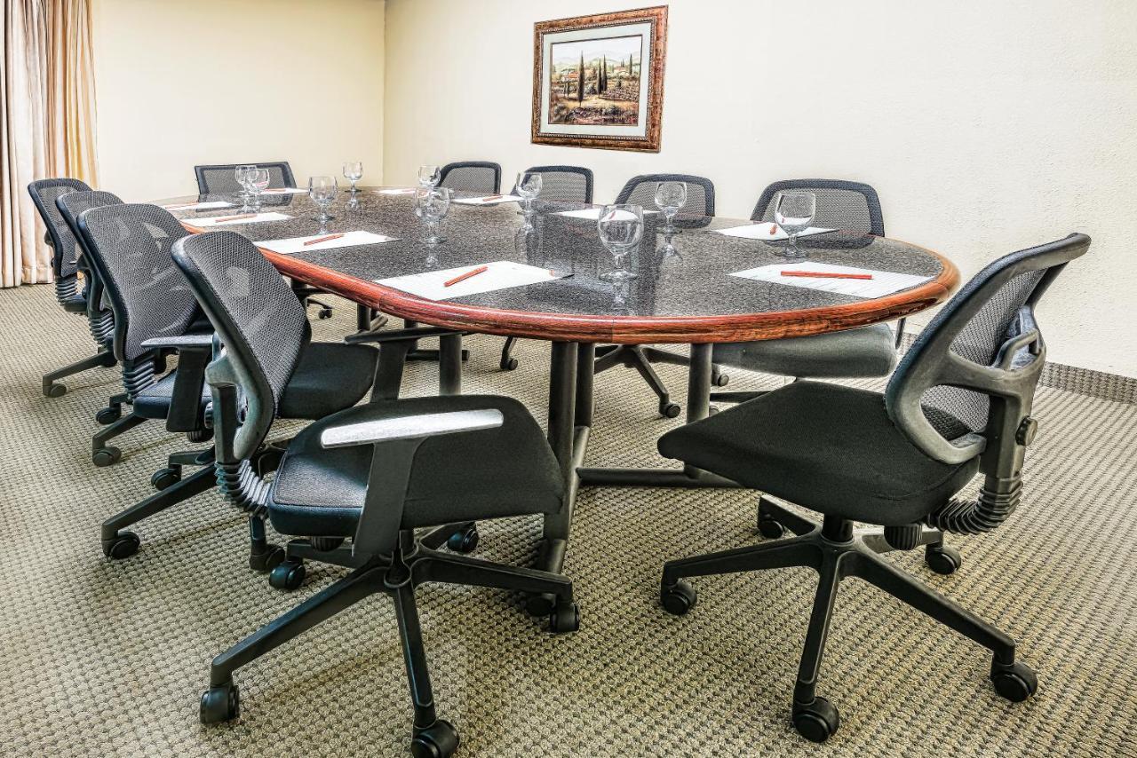 Crowne Plaza Suites Houston - Near Sugar Land Ngoại thất bức ảnh