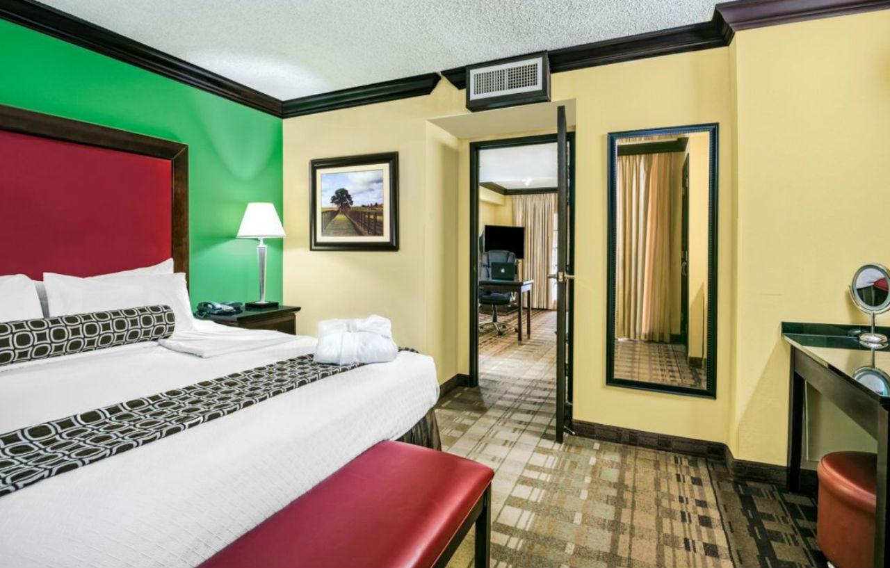 Crowne Plaza Suites Houston - Near Sugar Land Ngoại thất bức ảnh
